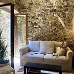 Stone Rustic شقة *